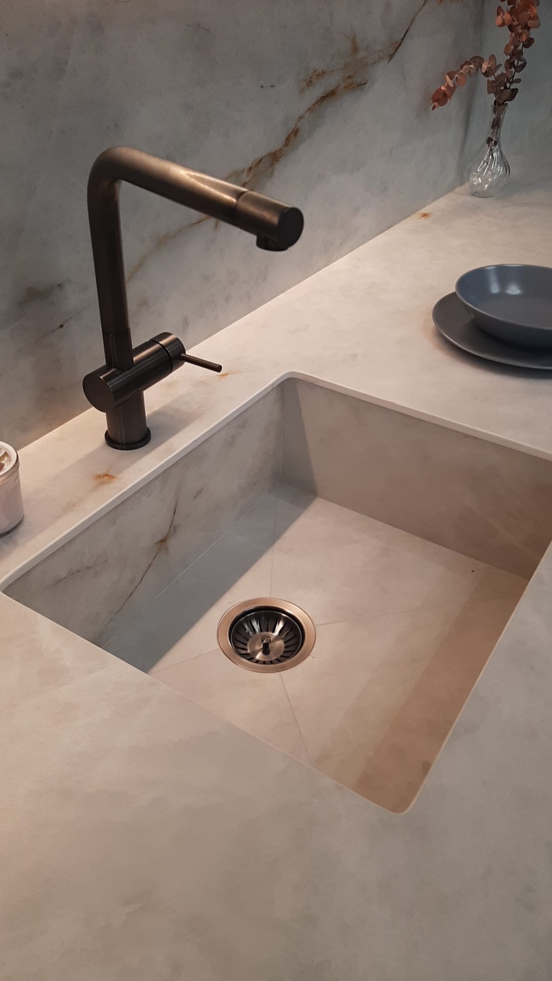 Detalle 2 del módulo Cocina Miami Japandi en azul mate