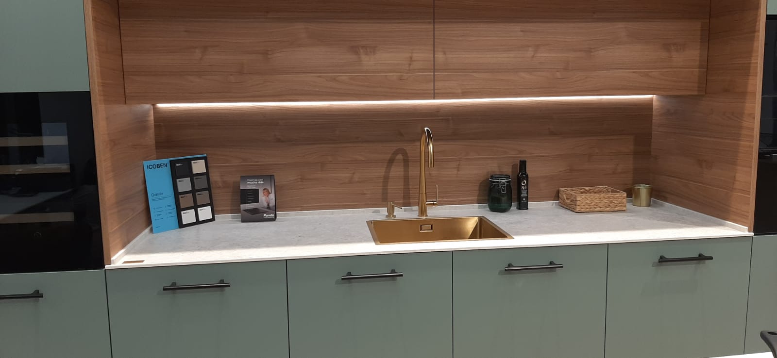 Detalle 2 del módulo Cocina Oliva Mediterránea con isla