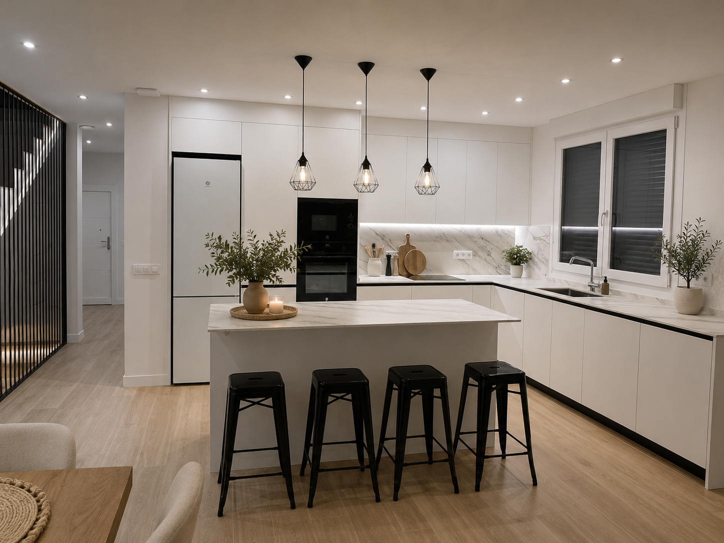 Cocina Alba minimalista blanca con isla y encimera Neolith — proyecto Meraki en Villanueva de la Cañada, Madrid